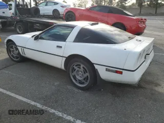 1990 Chevrolet Corvette z VIN 1G1YY2382L5120018, wystawiony jako Copart lot #46445825 z przebiegiem Nie podano mil oraz Czysty tytuł • Clean title. Historia ofert i sprzedaży dostępna na DreamBid. Obrazek 2.