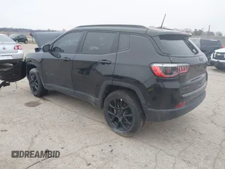 2024 Jeep Compass Latitude with VIN 3C4NJDBN7RT142526, listed as a IAAI auction lot 41512464 with 5,429 mi miles. Bid and sale history available at carsss.com. Image 3.