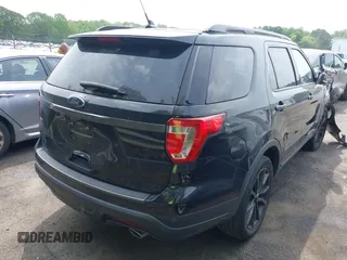2018 Ford Explorer XLT with VIN 1FM5K7D85JGC38939, listed as a IAAI auction lot 42094891 with 122,399 mi miles and . Bid and sale history available at DreamBid. Image 4.