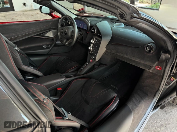 2022 McLaren 720S z VIN SBM14FCA2NW006XXX, wystawiony jako Copart lot #53583055 z przebiegiem 9223 mil mil oraz Tytuł czysty. Historia ofert i sprzedaży dostępna na DreamBid. Obrazek 5.