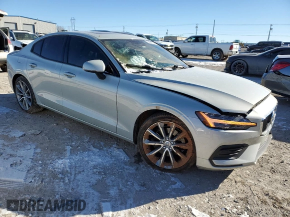 2020 Volvo S60 Momentum with VIN 7JR102FK5LG032402, listed as a Copart auction lot 38404724 with 45,382 mi miles. Bid and sale history available at carsss.com. Image 4.