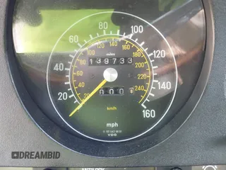 1985 Mercedes-Benz 380 z VIN WDBBA45C7FA020232, wystawiony jako IAAI lot #42206469 z przebiegiem 139 733 mil mil oraz . Historia ofert i sprzedaży dostępna na DreamBid. Obrazek 15.
