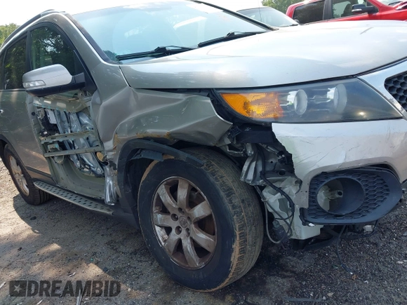2013 Kia Sorento LX with VIN 5XYKT3A64DG357542, listed as a IAAI auction lot 42402188 with 171,648 mi miles and . Bid and sale history available at DreamBid. Image 6.