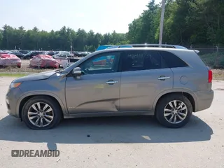 2013 Kia Sorento SX с VIN 5XYKWDA20DG337895, выставлен на аукционе IAAI как лот 42479734 с пробегом 198 291 миль миль и . История ставок и продаж доступна на DreamBid. Изображение 12.