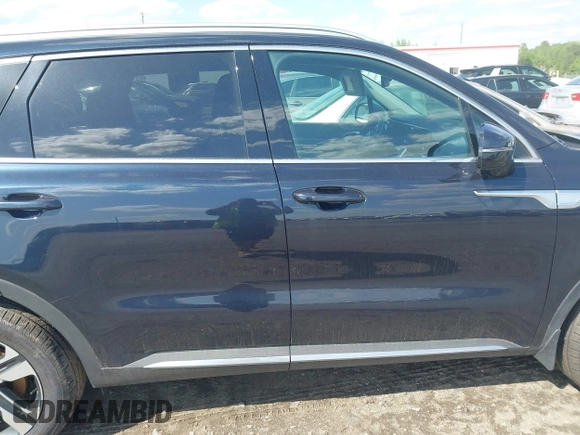 2024 Kia Sorento EX with VIN KNDRHDLG0R5248202, listed as a IAAI auction lot 41990342 with 17,552 mi miles and . Bid and sale history available at DreamBid. Image 13.