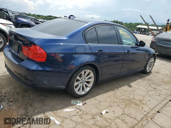 2011 BMW 3 Series 328i z VIN WBAPH7G52BNN06367, wystawiony jako Copart lot #64559515 z przebiegiem 162 536 mil mil oraz Czysty tytuł • Clean title. Historia ofert i sprzedaży dostępna na DreamBid. Obrazek 3.