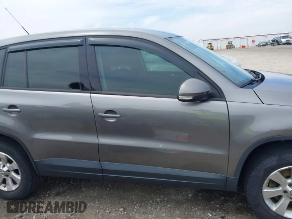 2010 Volkswagen Tiguan with VIN WVGCV7AX9AW515432, listed as a IAAI auction lot 42105962 with 91,405 mi miles and . Bid and sale history available at DreamBid. Image 14.