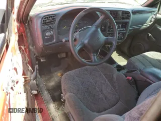 2000 GMC Sonoma SLS z VIN 1GTCS19W0Y8262960, wystawiony jako Copart lot #56512435 z przebiegiem 243 662 mil mil oraz Tytuł czysty. Historia ofert i sprzedaży dostępna na DreamBid. Obrazek 8.