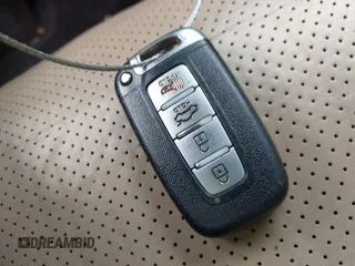 2013 Hyundai Azera с VIN KMHFH4JG7DA229860, выставлен на аукционе IAAI как лот 42391312 с пробегом 151 503 миль миль и . История ставок и продаж доступна на DreamBid. Изображение 11.