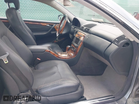 2006 Mercedes-Benz CL 500 z VIN WDBPJ75J36A046896, wystawiony jako IAAI lot #42495444 z przebiegiem Nie podano mil oraz . Historia ofert i sprzedaży dostępna na DreamBid. Obrazek 5.