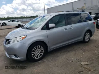 2015 Toyota Sienna XLE with VIN 5TDYK3DC0FS592251, listed as a Copart auction lot 60126165 with 118,925 mi miles and Salvage title. Bid and sale history available at DreamBid. Image 1.
