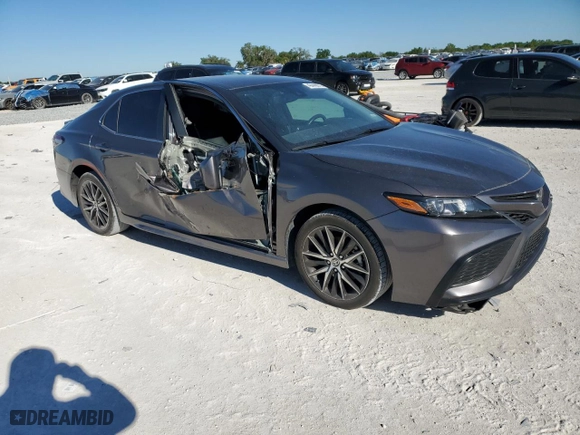 2024 Toyota Camry SE with VIN 4T1T11AK2RU848382, listed as a Copart auction lot 49446675 with 27,992 mi miles and Salvage Title. Bid and sale history available at carsss.com. Image 4.