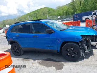 2017 Jeep Cherokee Altitude with VIN 1C4PJLAS7HW663071, listed as a IAAI auction lot 42186905 with 203,296 mi miles and . Bid and sale history available at DreamBid. Image 13.
