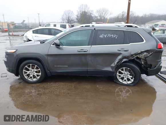 2014 Jeep Cherokee Latitude z VIN 1C4PJMCS5EW137875, wystawiony jako IAAI lot #41475923 z przebiegiem 124 565 mil mil oraz . Historia ofert i sprzedaży dostępna na DreamBid. Obrazek 14.
