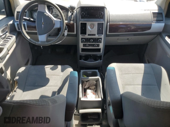 2010 Chrysler Town & Country Touring z VIN 2A4RR5D11AR301021, wystawiony jako Copart lot #61677465 z przebiegiem 173 211 mil mil oraz Czysty tytuł • Clean title. Historia ofert i sprzedaży dostępna na DreamBid. Obrazek 8.
