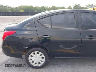 2014 Nissan Versa SV z VIN 3N1CN7AP8EL842374, wystawiony jako IAAI lot #42684858 z przebiegiem 123 734 mil mil oraz . Historia ofert i sprzedaży dostępna na DreamBid. Obrazek 12.