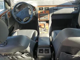 1998 Mercedes-Benz E 320 with VIN WDBJF25F9WA697018, listed as a Copart auction lot 87567315 with 107,255 mi miles and Clean Title. Bid and sale history available at DreamBid. Image 8.