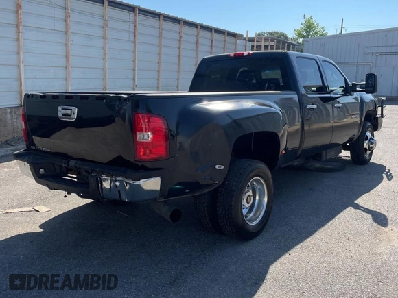 2014 Chevrolet Silverado 3500HD LT with VIN 1GC4K0C8XEF101046, listed as a Copart auction lot 76962694 with 225,339 mi miles and Clean Title. Bid and sale history available at carsss.com. Image 4.