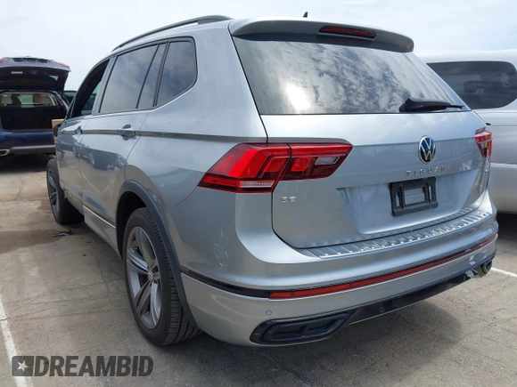 2022 Volkswagen Tiguan SE R-Line Black z VIN 3VV8B7AX9NM093043, wystawiony jako IAAI lot #42290191 z przebiegiem 55 136 mil mil oraz . Historia ofert i sprzedaży dostępna na DreamBid. Obrazek 3.