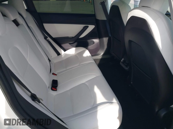2019 Tesla Model 3 Mid Range z VIN 5YJ3E1EA0KF322776, wystawiony jako IAAI lot #41703368 z przebiegiem 131 264 mil mil oraz . Historia ofert i sprzedaży dostępna na DreamBid. Obrazek 8.