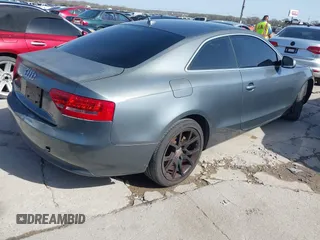 2012 Audi A5 Premium Plus z VIN WAULFAFR2CA003887, wystawiony jako IAAI lot #41829309 z przebiegiem 120 489 mil mil oraz . Historia ofert i sprzedaży dostępna na DreamBid. Obrazek 4.