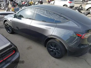 2025 Tesla Model Y Long Range with VIN 7SAYGDED6SF229498, listed as a IAAI auction lot 41086718 with 509 mi miles and . Bid and sale history available at DreamBid. Image 15.
