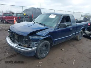 2000 Chevrolet S-10 LS with VIN 1GCCS19WXY8242120, listed as a IAAI auction lot 41675109 with 196,408 mi miles. Bid and sale history available at carsss.com. Image 17.