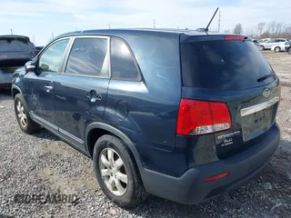 2012 Kia Sorento LX with VIN 5XYKTCA6XCG275958, listed as a IAAI auction lot 41542339 with 390,000 mi miles. Bid and sale history available at carsss.com. Image 3.