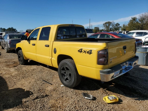 2006 Dodge Dakota SLT with VIN 1D7HW48N36S569663, listed as a Copart auction lot 88734245 with 211,051 mi miles and Salvage Title. Bid and sale history available at carsss.com. Image 2.