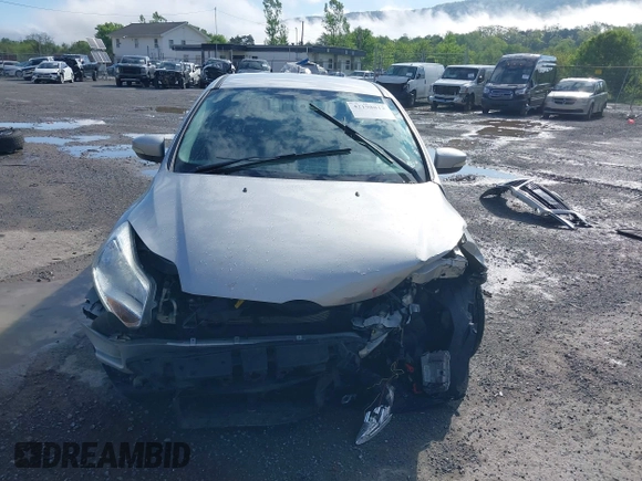 2012 Ford Focus SE z VIN 1FAHP3K27CL241013, wystawiony jako IAAI lot #42198812 z przebiegiem 121 888 mil mil oraz . Historia ofert i sprzedaży dostępna na DreamBid. Obrazek 13.