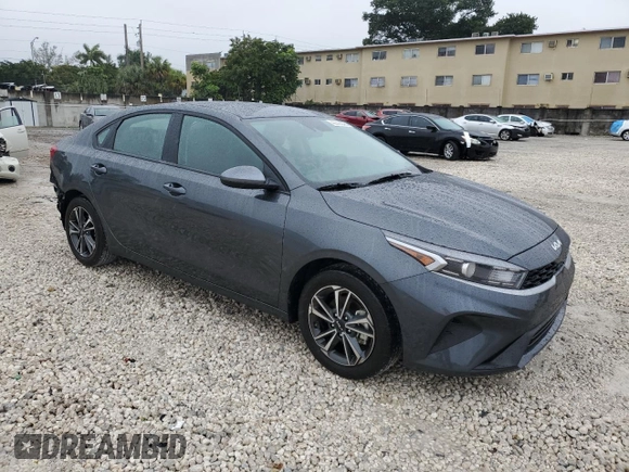 2024 Kia Forte LXS with VIN 3KPF24ADXRE789386, listed as a Copart auction lot 42318845 with 28,600 mi miles and Salvage Title. Bid and sale history available at carsss.com. Image 4.