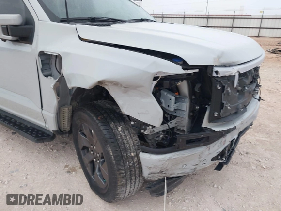 2023 Ford F-150 Lightning Pro z VIN 1FTVW1EL7PWG19070, wystawiony jako IAAI lot #41536193 z przebiegiem 22 654 mil mil oraz . Historia ofert i sprzedaży dostępna na DreamBid. Obrazek 6.