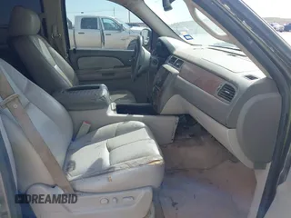 2009 Chevrolet Tahoe 2LT z VIN 1GNEC23369R181474, wystawiony jako IAAI lot #42222270 z przebiegiem 259 621 mil mil oraz . Historia ofert i sprzedaży dostępna na DreamBid. Obrazek 5.