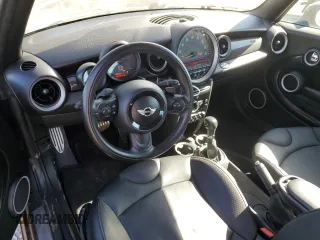 2015 MINI Convertible S z VIN WMWZP3C52FT708928, wystawiony jako Copart lot #49580345 z przebiegiem 62 342 mil mil oraz Czysty tytuł • Clean title. Historia ofert i sprzedaży dostępna na DreamBid. Obrazek 8.