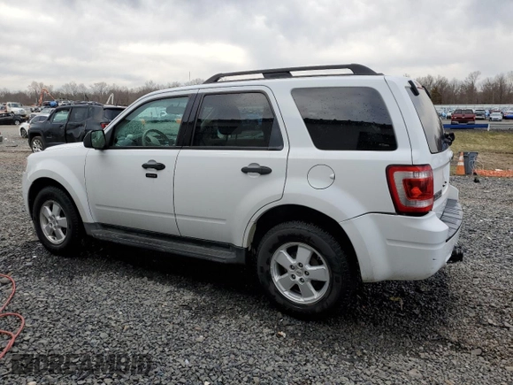 2012 Ford Escape XLT z VIN 1FMCU9DG9CKC69762, wystawiony jako Copart lot #49104075 z przebiegiem 92 937 mil mil oraz Szkoda całkowita • Salvage title. Historia ofert i sprzedaży dostępna na DreamBid. Obrazek 2.