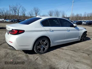 2023 BMW 5 Series 530i xDrive z VIN WBA13BJ04PCM79437, wystawiony jako Copart lot #46671715 z przebiegiem Nie podano mil oraz Szkoda całkowita • Salvage title. Historia ofert i sprzedaży dostępna na DreamBid. Obrazek 3.