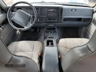 1995 Jeep Cherokee Sport z VIN 1J4FJ68S8SL650142, wystawiony jako Copart lot #51923775 z przebiegiem 329 796 mil mil oraz Czysty tytuł • Clean title. Historia ofert i sprzedaży dostępna na DreamBid. Obrazek 8.