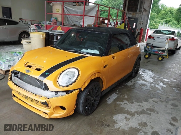 2017 MINI Convertible Cooper S z VIN WMWWG9C31H3C81428, wystawiony jako IAAI lot #42192920 z przebiegiem 75 861 mil mil oraz . Historia ofert i sprzedaży dostępna na DreamBid. Obrazek 2.