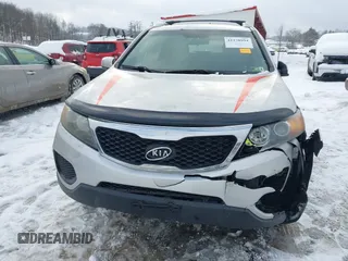 2013 Kia Sorento LX with VIN 5XYKTDA26DG338980, listed as a IAAI auction lot 41270994 with 170,714 mi miles. Bid and sale history available at carsss.com. Image 6.