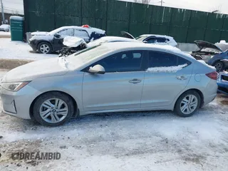 2020 Hyundai Elantra Value Edition z VIN 5NPD84LFXLH567082, wystawiony jako IAAI lot #41372830 z przebiegiem 119 975 mil mil oraz . Historia ofert i sprzedaży dostępna na DreamBid. Obrazek 14.
