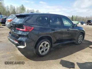 2023 BMW X1 xDrive28i z VIN WBX73EF04P5W99465, wystawiony jako Copart lot #55800655 z przebiegiem 53 799 mil mil oraz Tytuł czysty. Historia ofert i sprzedaży dostępna na DreamBid. Obrazek 3.