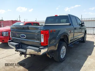 2017 Ford F-250 Lariat z VIN 1FT7W2BT9HEB28607, wystawiony jako IAAI lot #42508413 z przebiegiem 101 057 mil mil oraz . Historia ofert i sprzedaży dostępna na DreamBid. Obrazek 4.