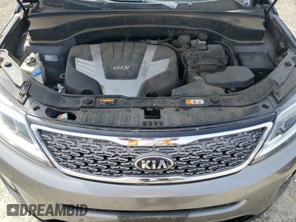 2015 Kia Sorento SX z VIN 5XYKW4A78FG581437, wystawiony jako Copart lot #57281105 z przebiegiem 114 270 mil mil oraz Czysty tytuł • Clean title. Historia ofert i sprzedaży dostępna na DreamBid. Obrazek 12.