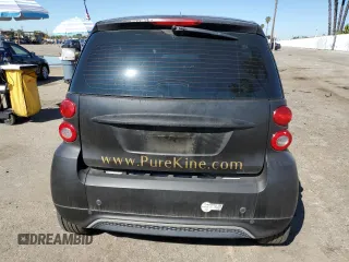 2013 Smart fortwo Passion z VIN WMEEJ9AA5DK726141, wystawiony jako Copart lot #50376945 z przebiegiem Nie podano mil oraz Tytuł czysty. Historia ofert i sprzedaży dostępna na DreamBid. Obrazek 6.
