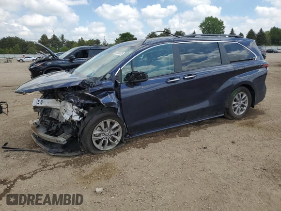 2022 Toyota Sienna XLE z VIN 5TDJRKEC3NS128049, wystawiony jako Copart lot #57020625 z przebiegiem Nie podano mil oraz Szkoda całkowita • Salvage title. Historia ofert i sprzedaży dostępna na DreamBid. Obrazek 1.