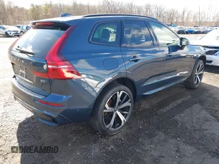 2024 Volvo XC60 Ultimate Dark Theme с VIN YV4L12RM6R1913362, выставлен на аукционе IAAI как лот 41596343 с пробегом 4 171 миль миль и . История ставок и продаж доступна на DreamBid. Изображение 4.