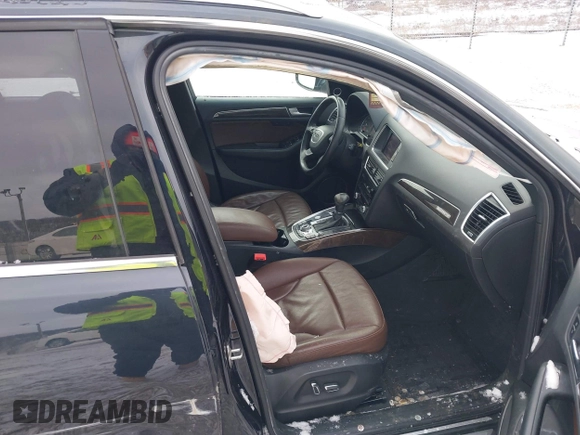 2014 Audi Q5 Premium Plus with VIN WA1LFAFP2EA018811, listed as a IAAI auction lot 41640414 with 114,331 mi miles. Bid and sale history available at carsss.com. Image 5.