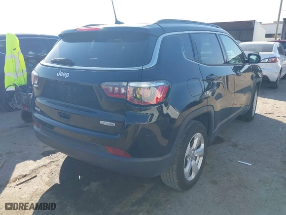 2020 Jeep Compass Latitude w/Sun/Safety Pkg with VIN 3C4NJCBB7LT133977, listed as a IAAI auction lot 40950290 with 71,428 mi miles. Bid and sale history available at carsss.com. Image 4.