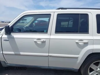 2010 Jeep Patriot Latitude z VIN 1J4NT1GA1AD621060, wystawiony jako IAAI lot #42295782 z przebiegiem 158 352 mil mil oraz . Historia ofert i sprzedaży dostępna na DreamBid. Obrazek 15.