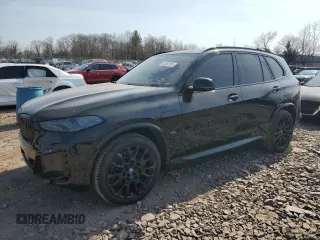 2024 BMW X5 xDrive50e z VIN 5UX43EU09R9U51760, wystawiony jako Copart lot #49055155 z przebiegiem 7199 mil mil oraz Szkody całkowita. Historia ofert i sprzedaży dostępna na DreamBid. Obrazek 1.